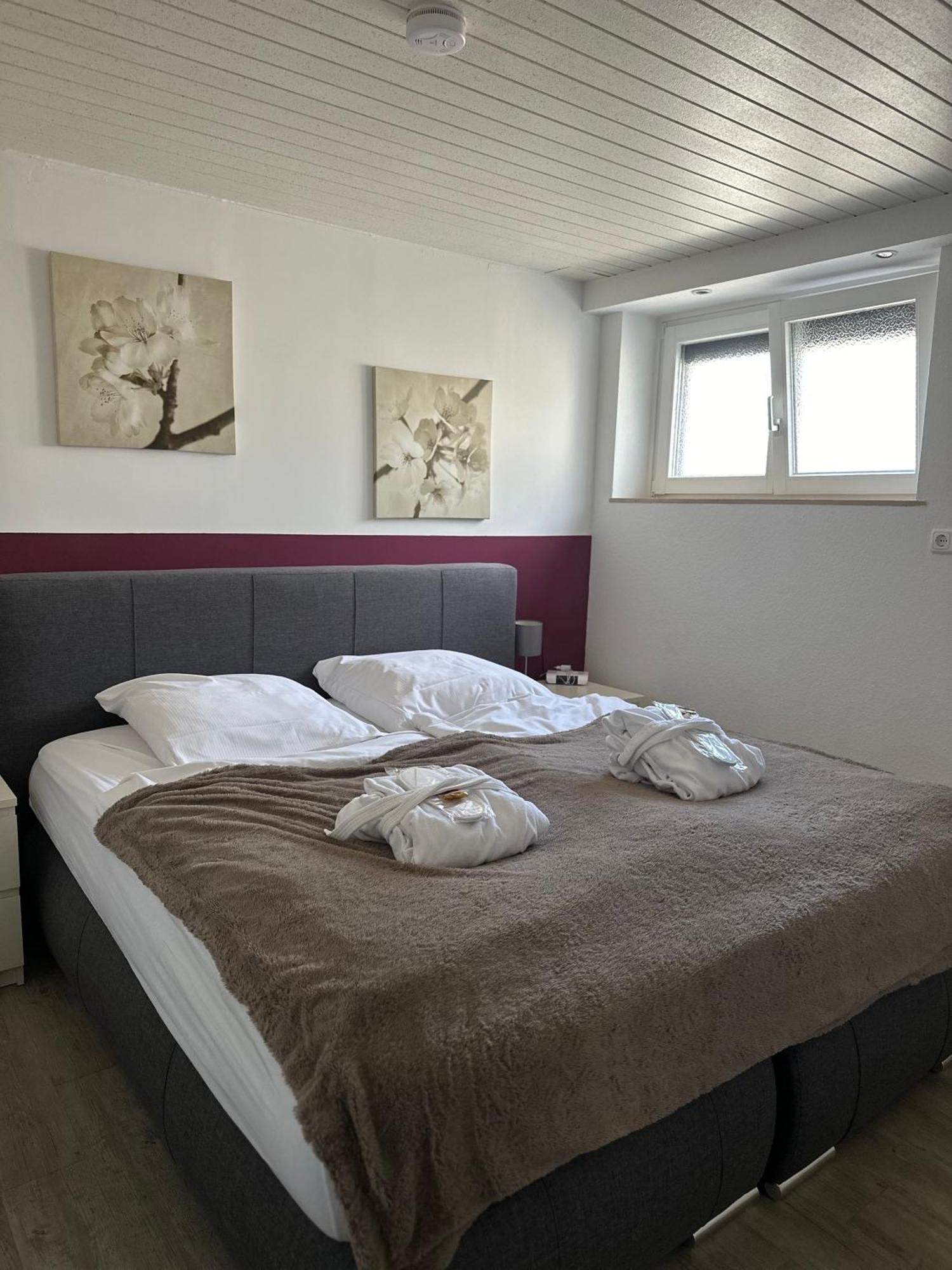 Ferienwohnung Schlossblick - 4 Sterne Sauna Pool Whirlpool Exklusiv Braunfels Kültér fotó