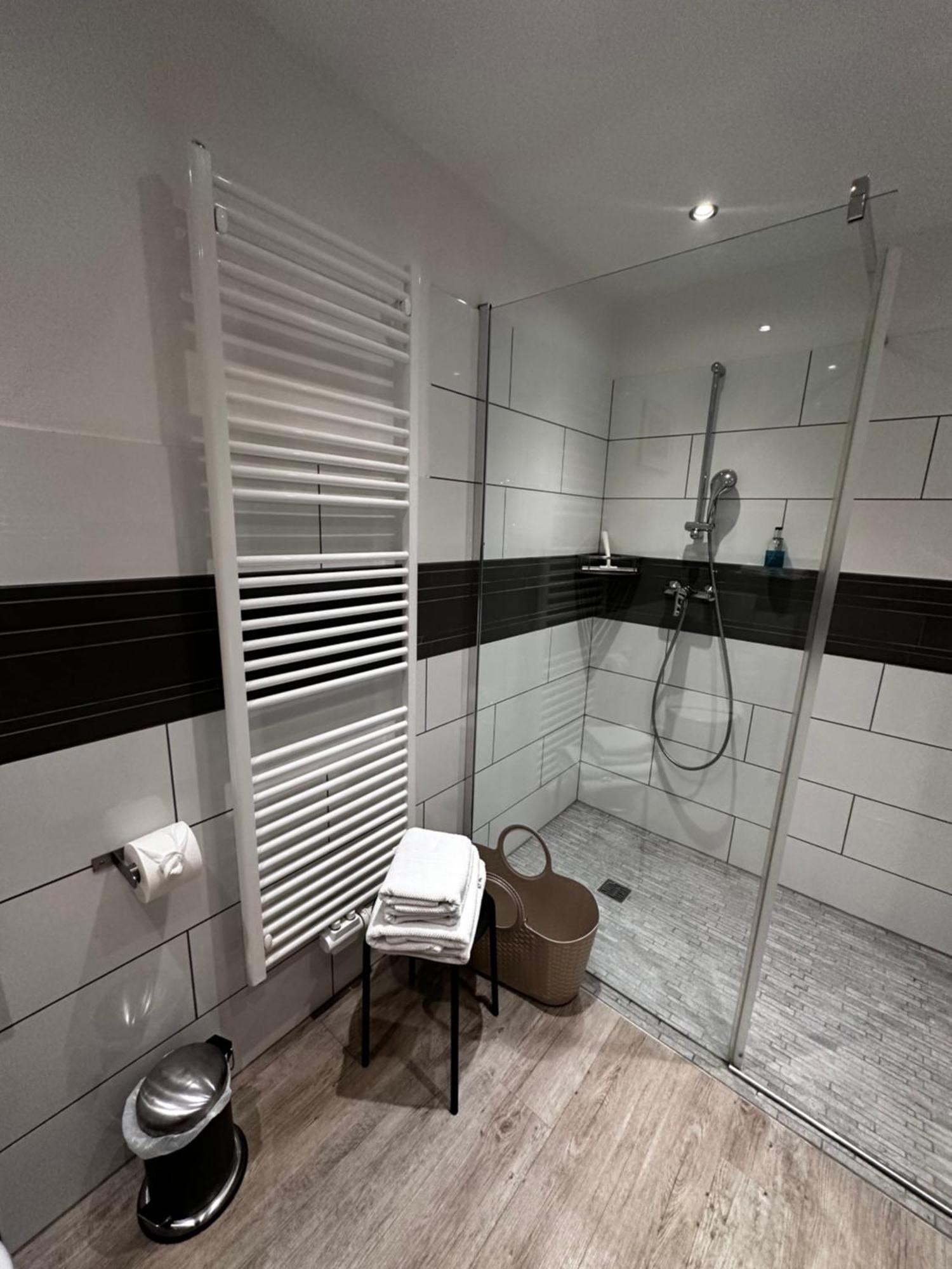 Ferienwohnung Schlossblick - 4 Sterne Sauna Pool Whirlpool Exklusiv Braunfels Kültér fotó